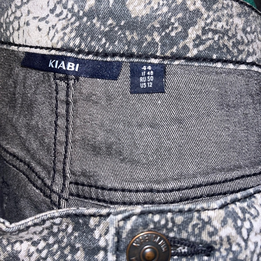 Ankle cropped skinny jeans, snake print